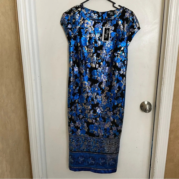 Beige by ECI Dress - Picture 3 of 11